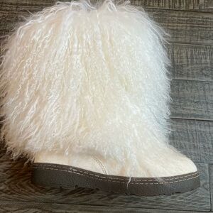 BearPaw White Fluffy Winter Boots